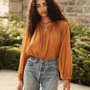 DÔEN - Jane Blouse (small spot shown in last pic)